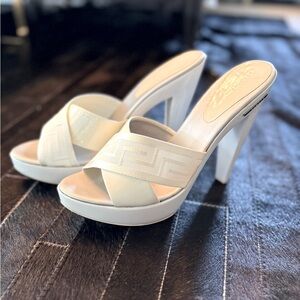 NEW Versace size 42 Heels - slip on mule style with greca motif - Never worn!